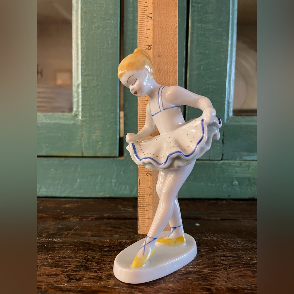 Hallohanza Porcelain Ballerina